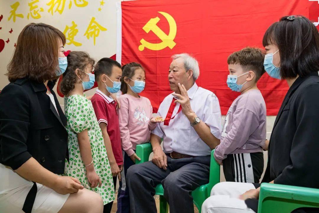 她出身名门,前夫是大将后嫁副省长,儿子是中将,儿媳你一定认识